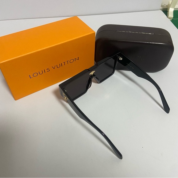 Louis Vuitton Black Sunglasses with Gold Accent - Picture 3 of 4